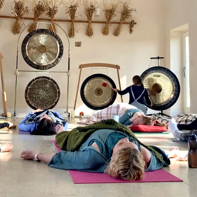 Group gong bath